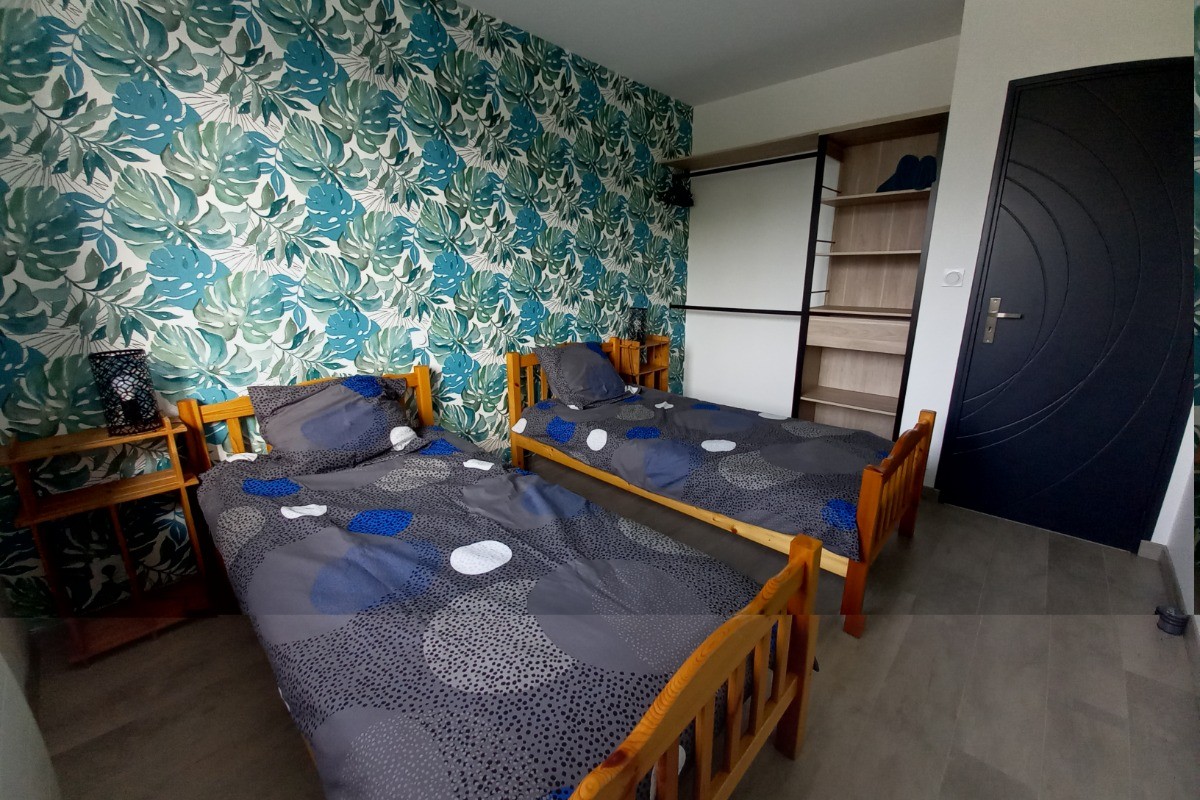 Location Tréveneuc chambre fleurie 2 lits de 1 personne