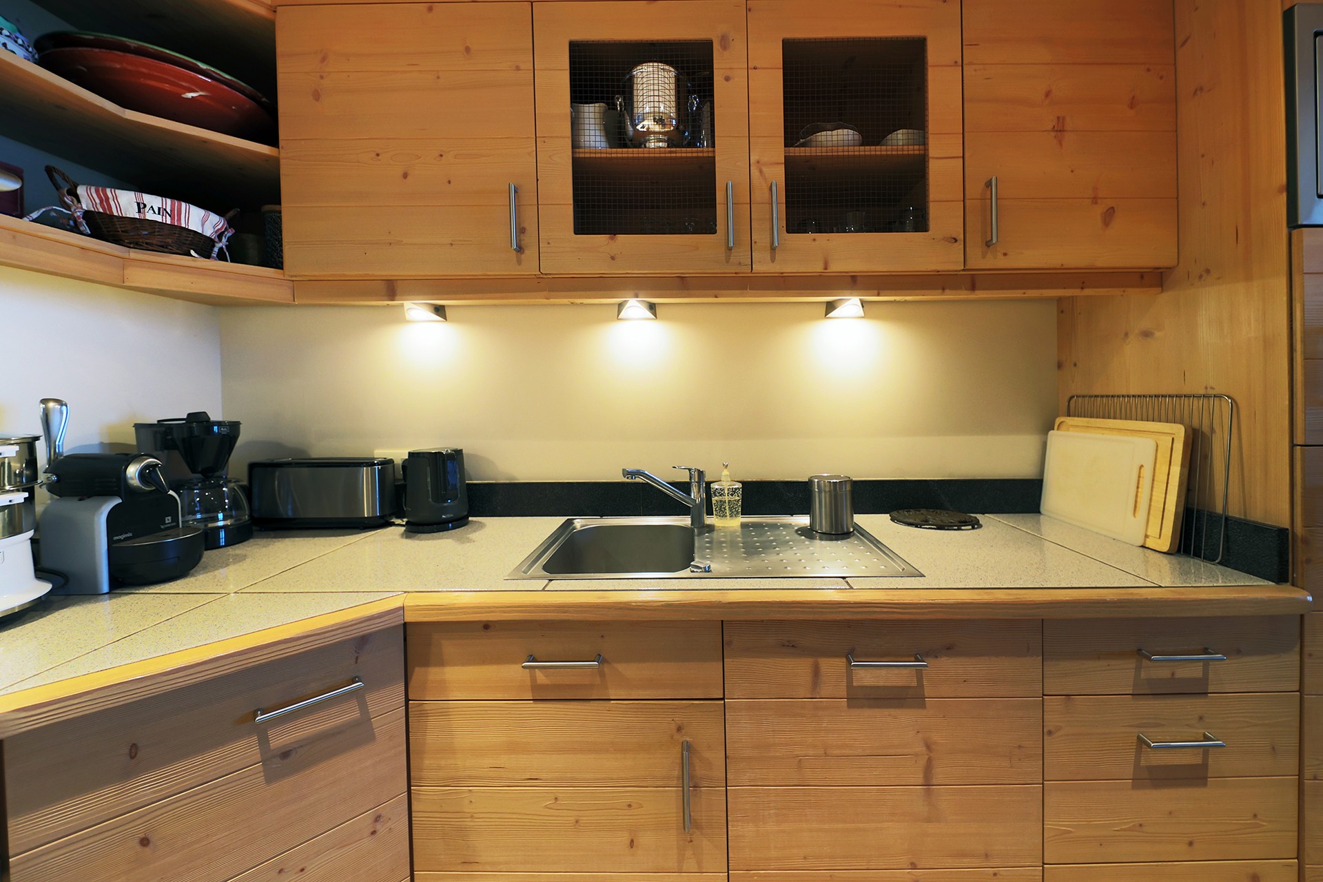 Cuisine - Gîte Les Neufs Lieux – Gérardmer, 4 étoiles, piscine et vue imprenable sur le lac