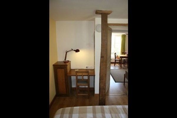 bureau dans la chambre