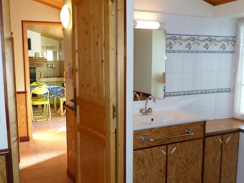 Connecting room