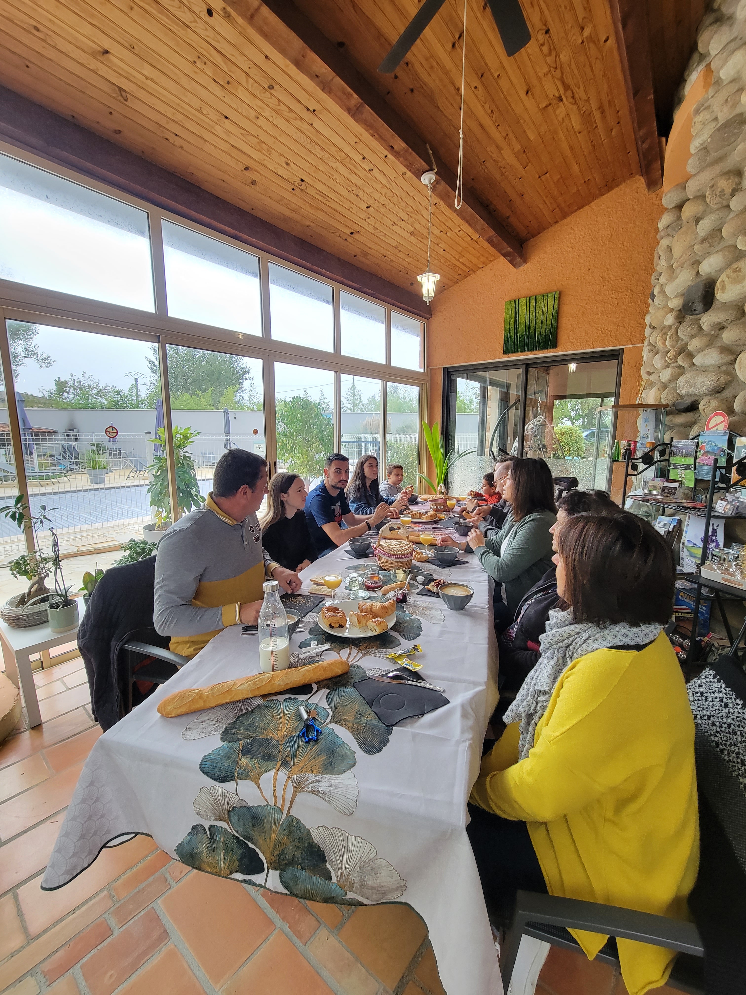 Petit-déjeuner sous la véranda