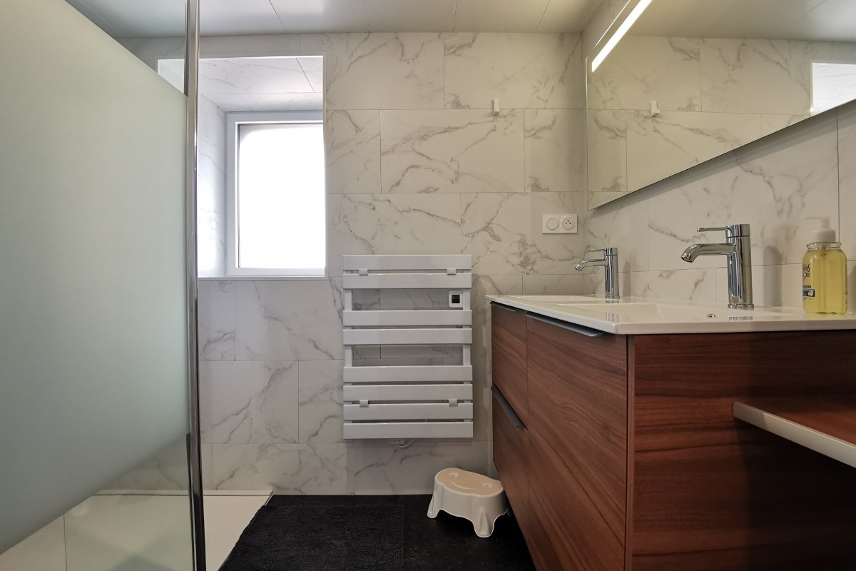 RDC: Salle d'eau 1 à côté à la chambre 1