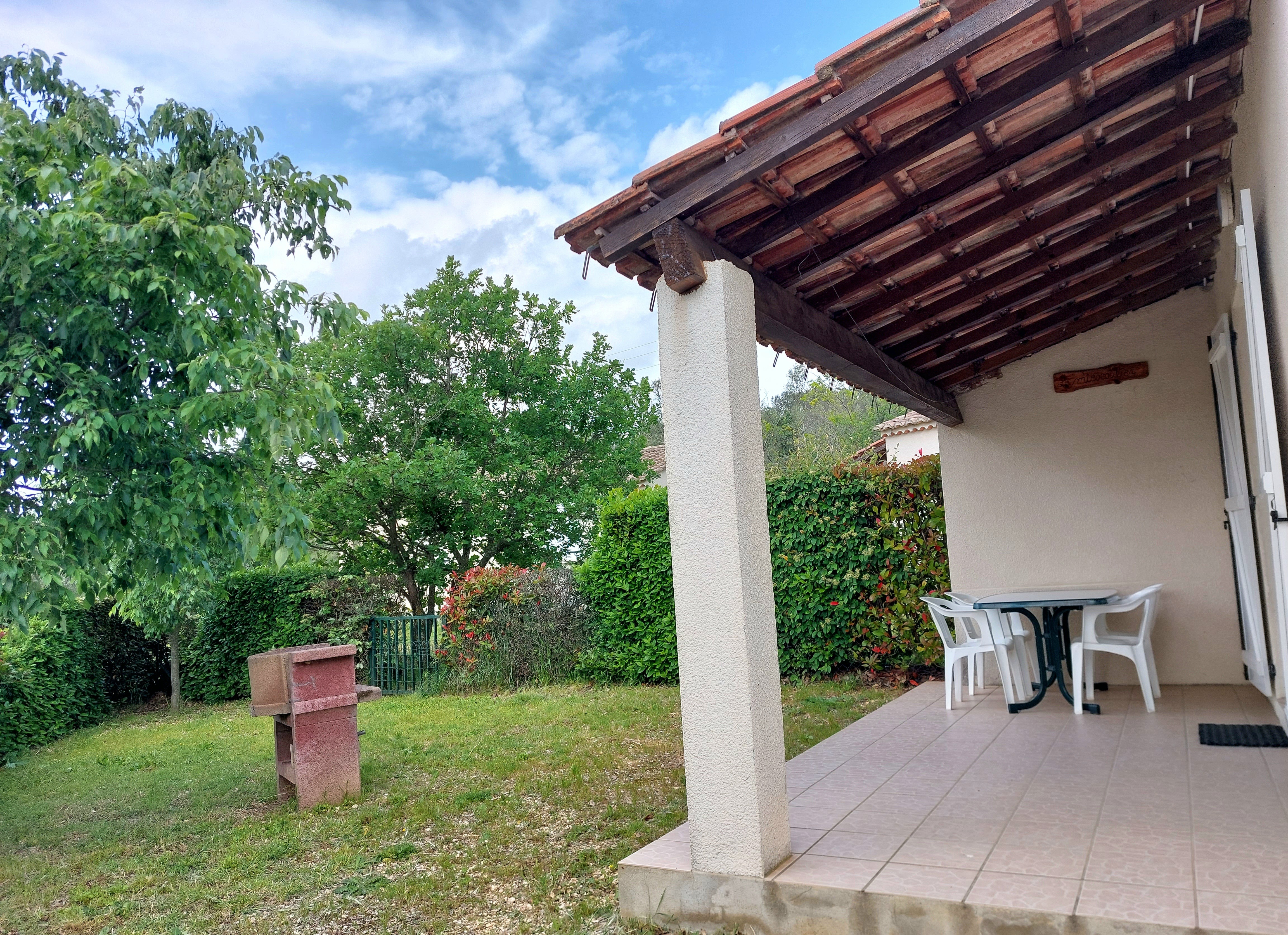 Terrasse et jardin clos