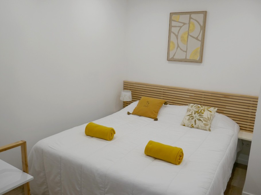 2 x 80cm beds, convertible to 160cm