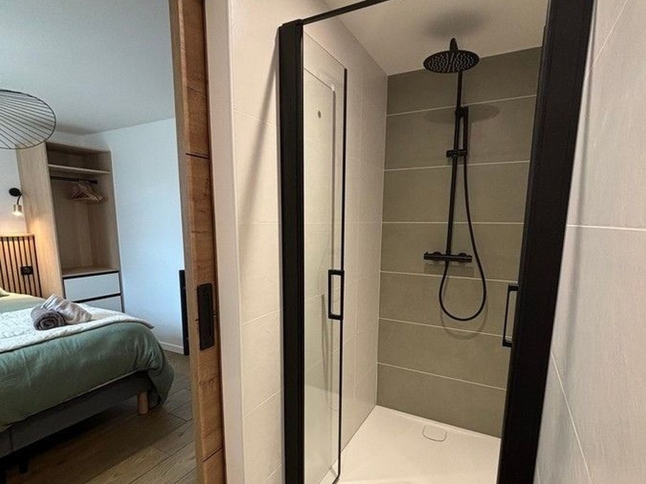 En-suite bathroom in the master bedroom 1