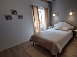 Chambre avec lit double