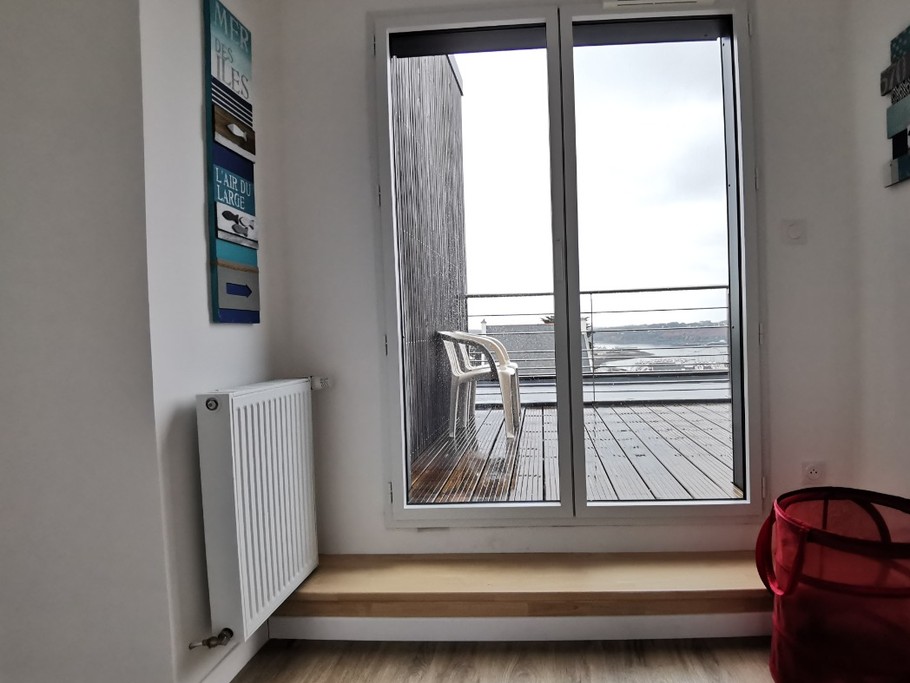 Etage: Accès à une grande terrasse