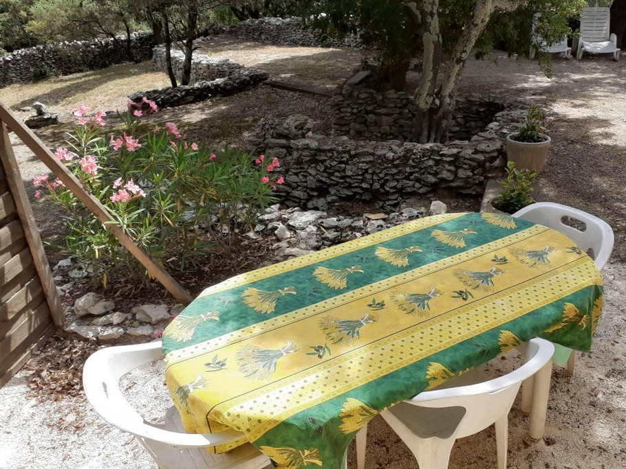 Coin repas extérieur