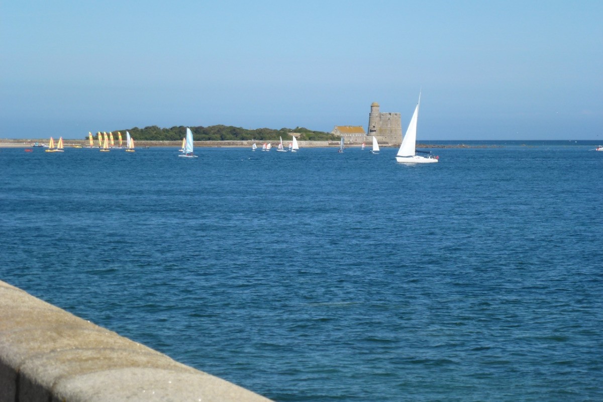 St Vaast parcs à huitres et tatihou