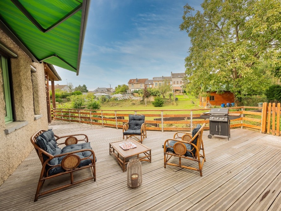 Espace terrasse avec vue sur le jardin