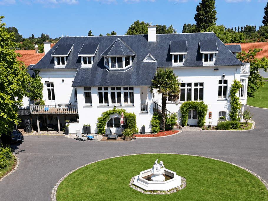 Façade - Manoir Fleuri