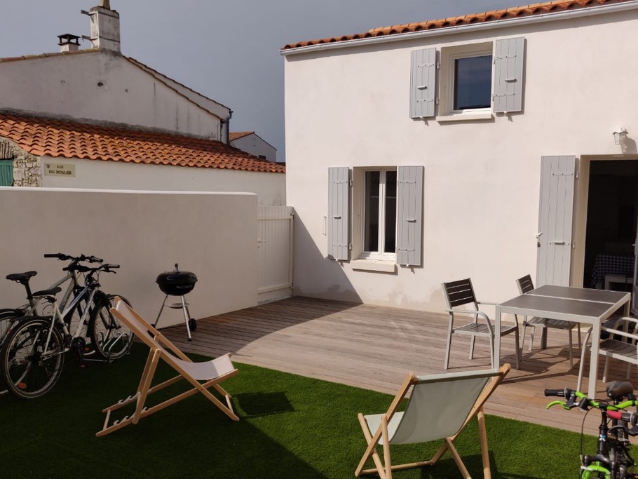 La maison et sa terrasse/cour privative