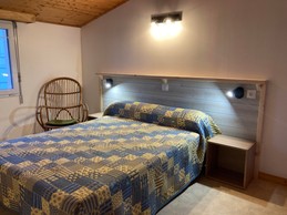 Mezzanine avec un lit 140