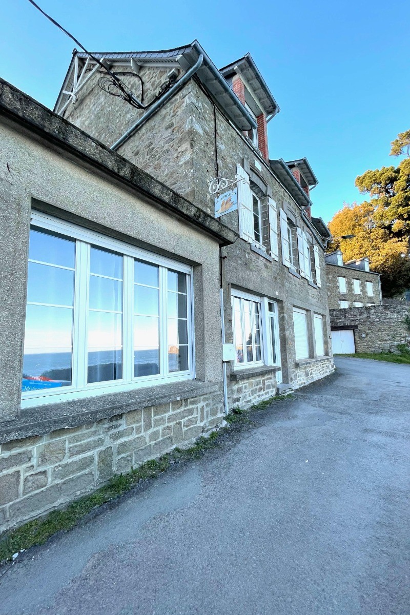Façade de l'appartement situé au RDC.