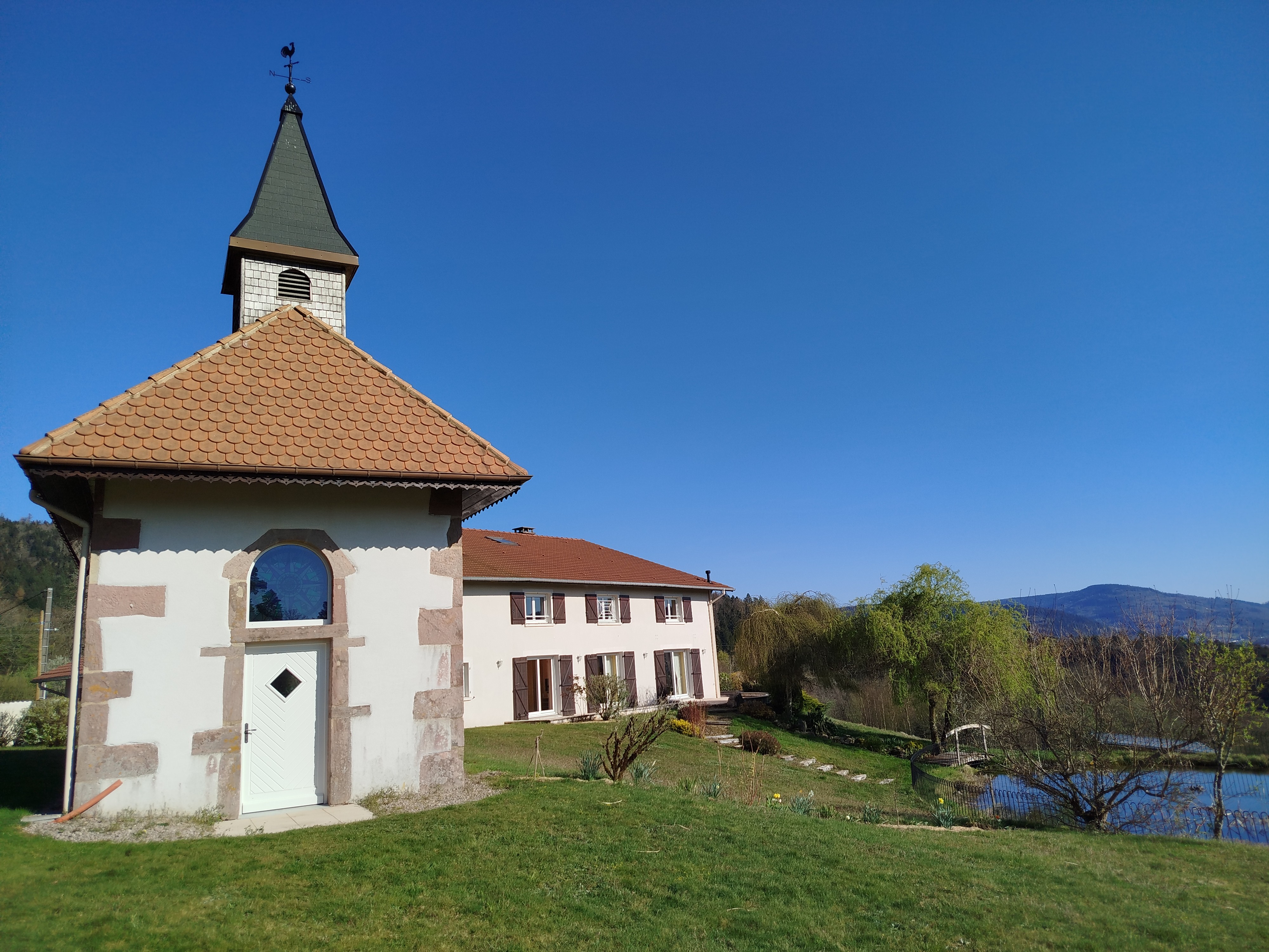 Vue d'ensemble de l'arrière de la maison