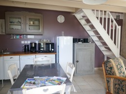 La pièce de vie au rez de chaussée de La Petite maison en Charente maritime