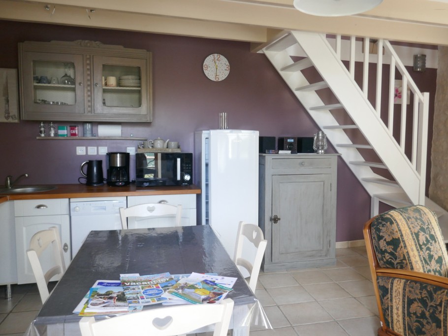 La pièce de vie au rez de chaussée de La Petite maison en Charente maritime