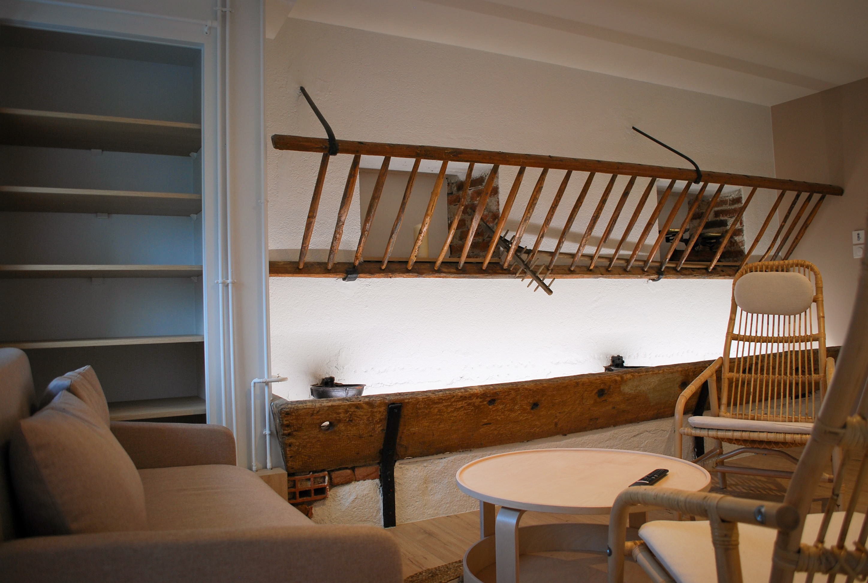 Le Logis de Ecuries, Renaison : la 2e chambre avec coin salon (TV connectée)