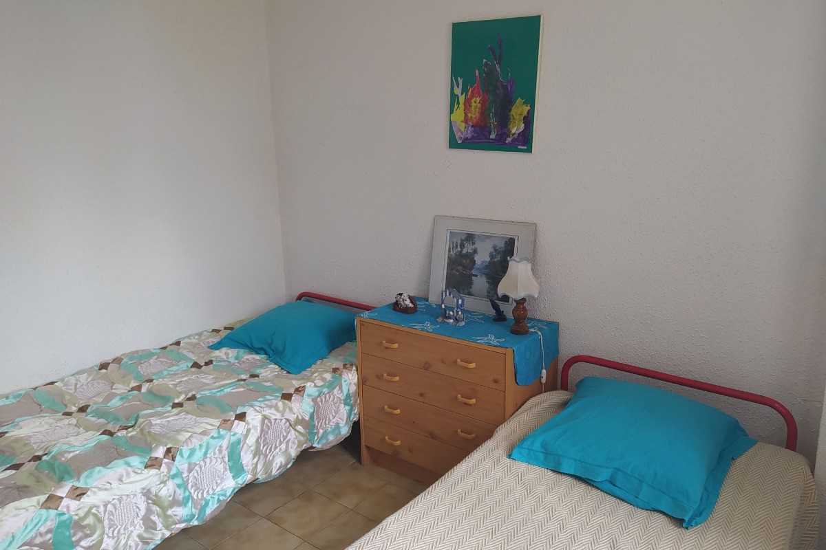 chambre avec deux lits