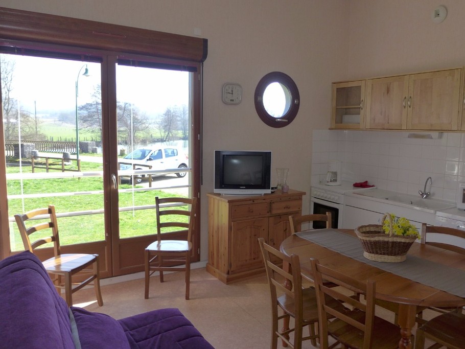 Salle à manger et coin cuisine