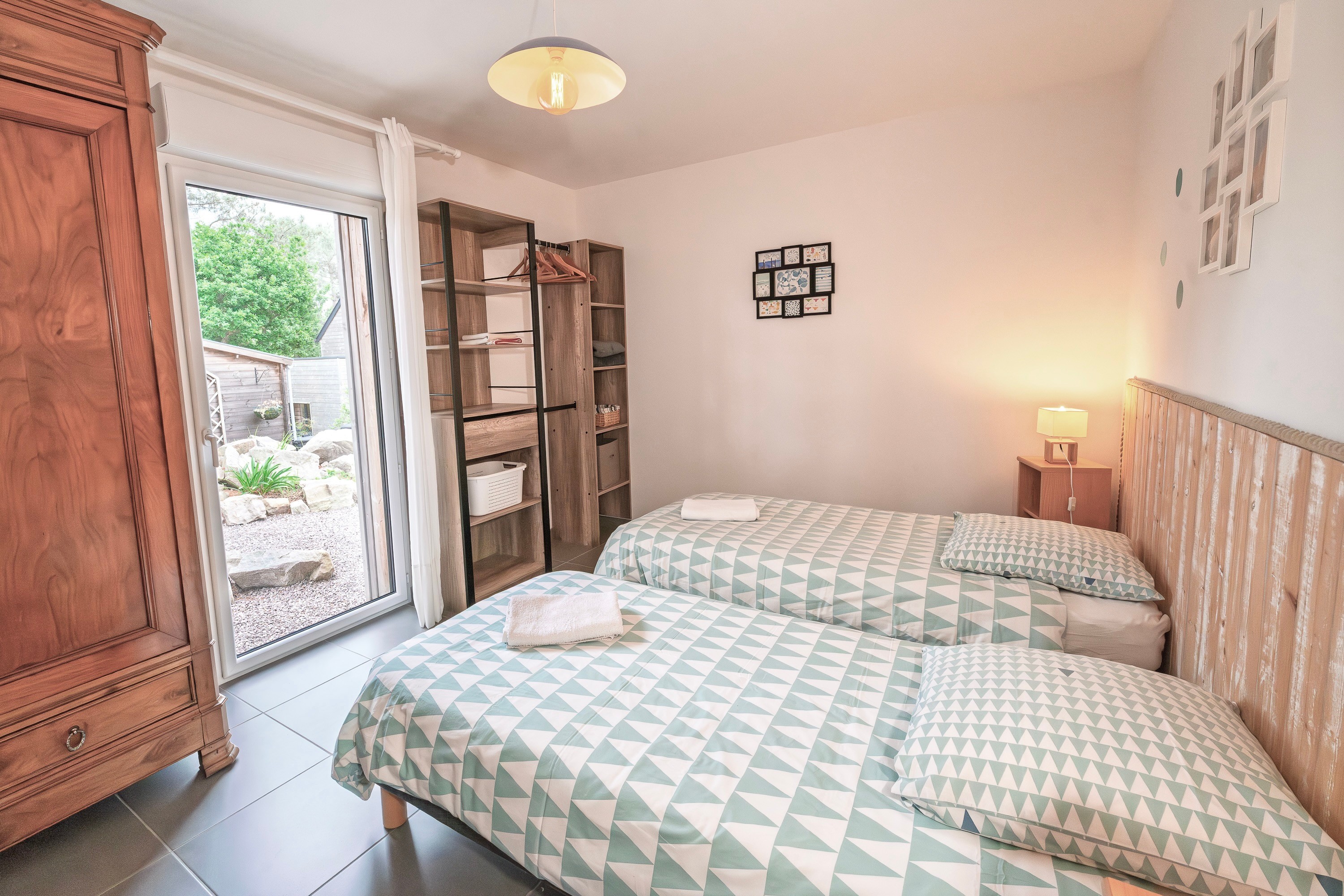 Room with 90cm beds