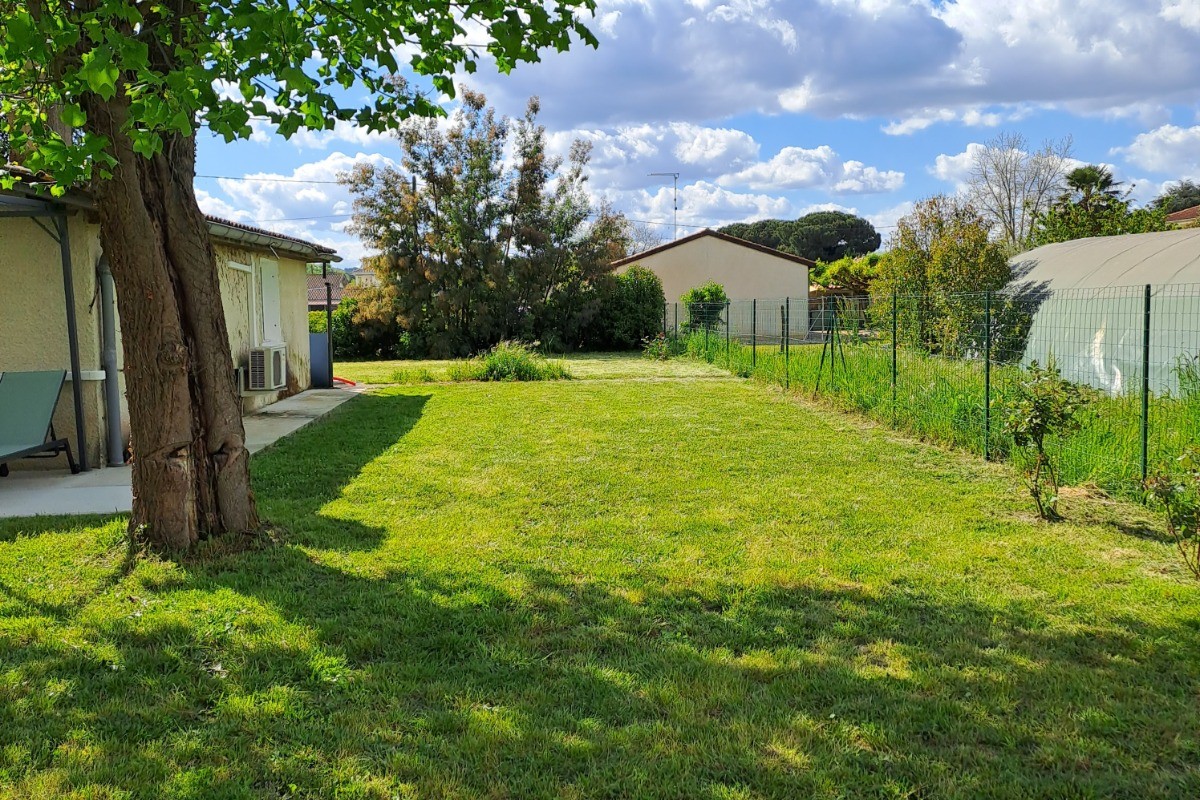 jardin derriere le gîte