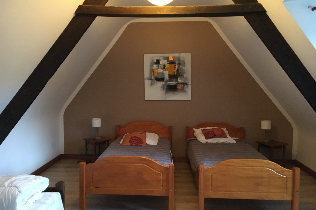 Chambre avec 3 lits de 90