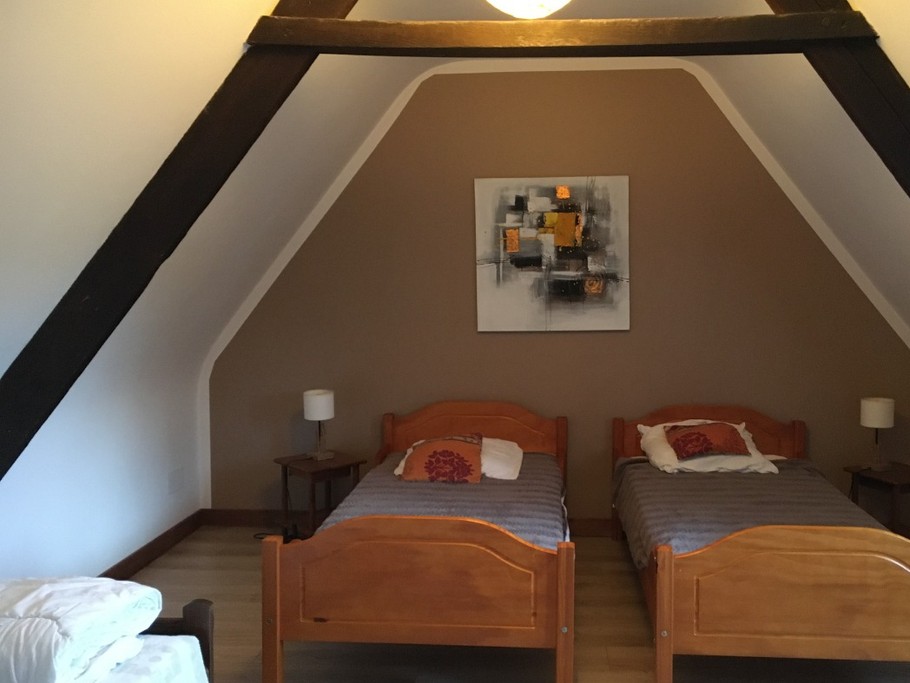 Chambre avec 3 lits de 90