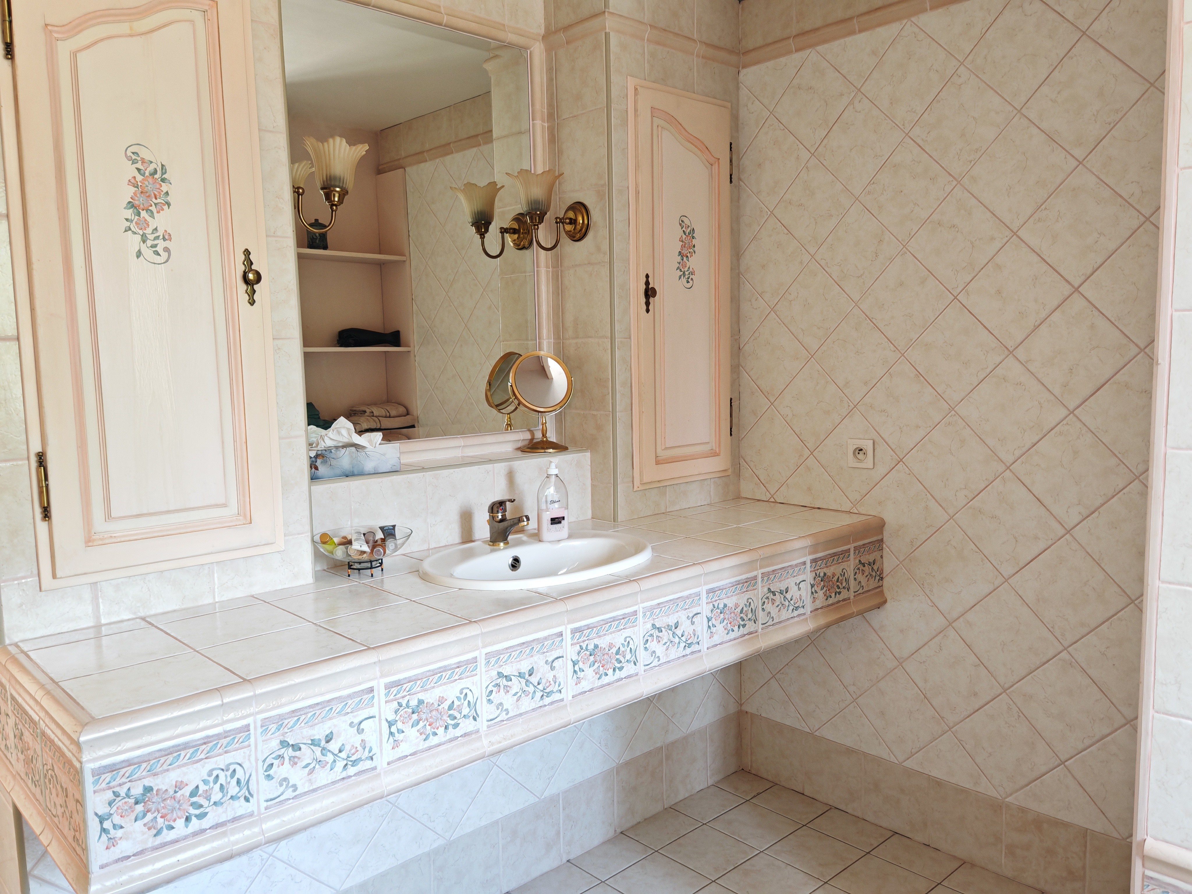 Ground floor bathroom - Bedroom 1