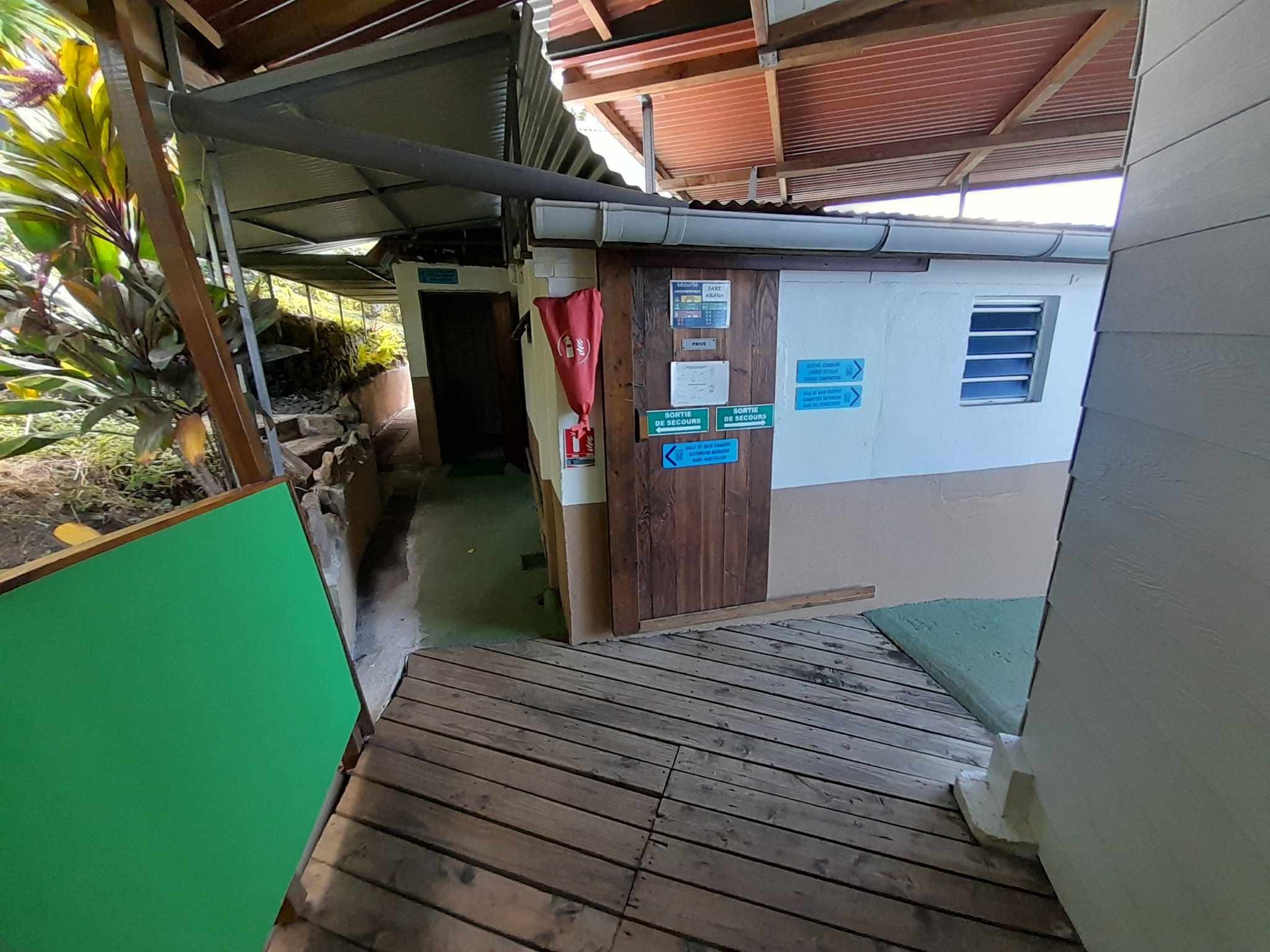 couloir direction salle de bain et parties communes