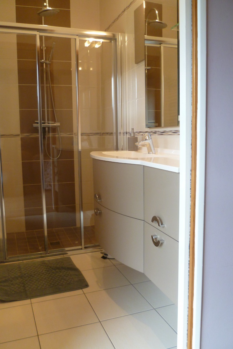 Salle d'eau privative à la chambre