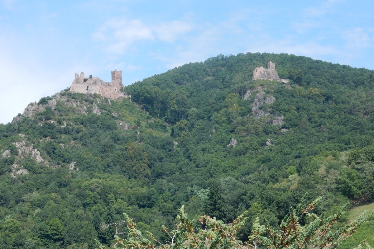 VUE DE LA TERRASSE SUR LE CHÂTEAU ST ULRICH ET LE CHÂTEAU DU GIERSBERG
