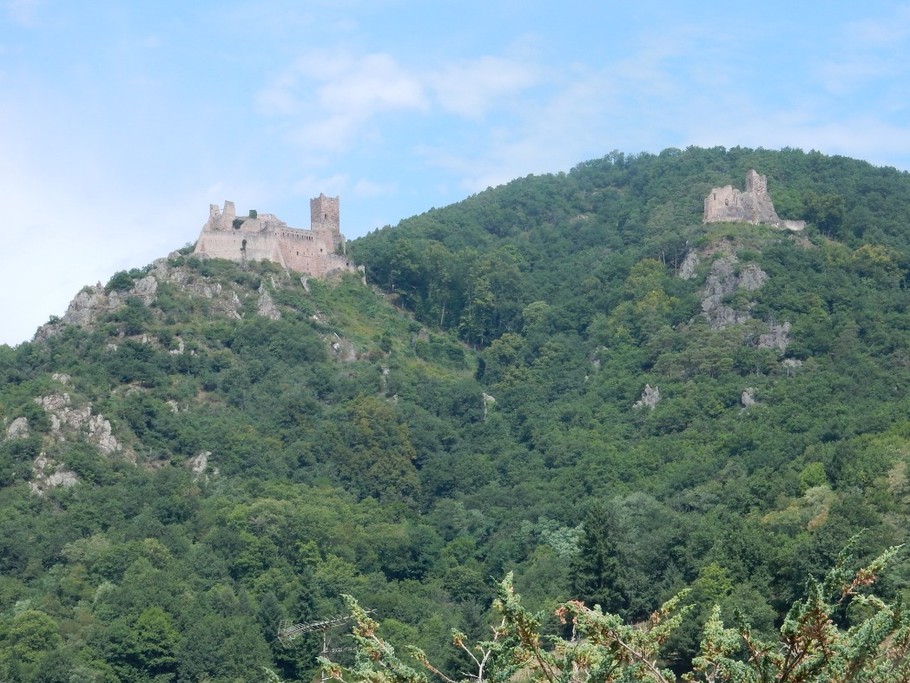 VUE DE LA TERRASSE SUR LE CHÂTEAU ST ULRICH ET LE CHÂTEAU DU GIERSBERG