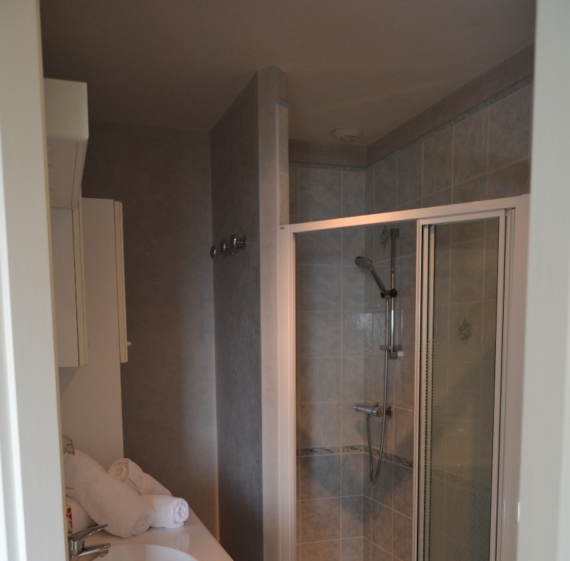 SDB 3 (privative chambre 4)