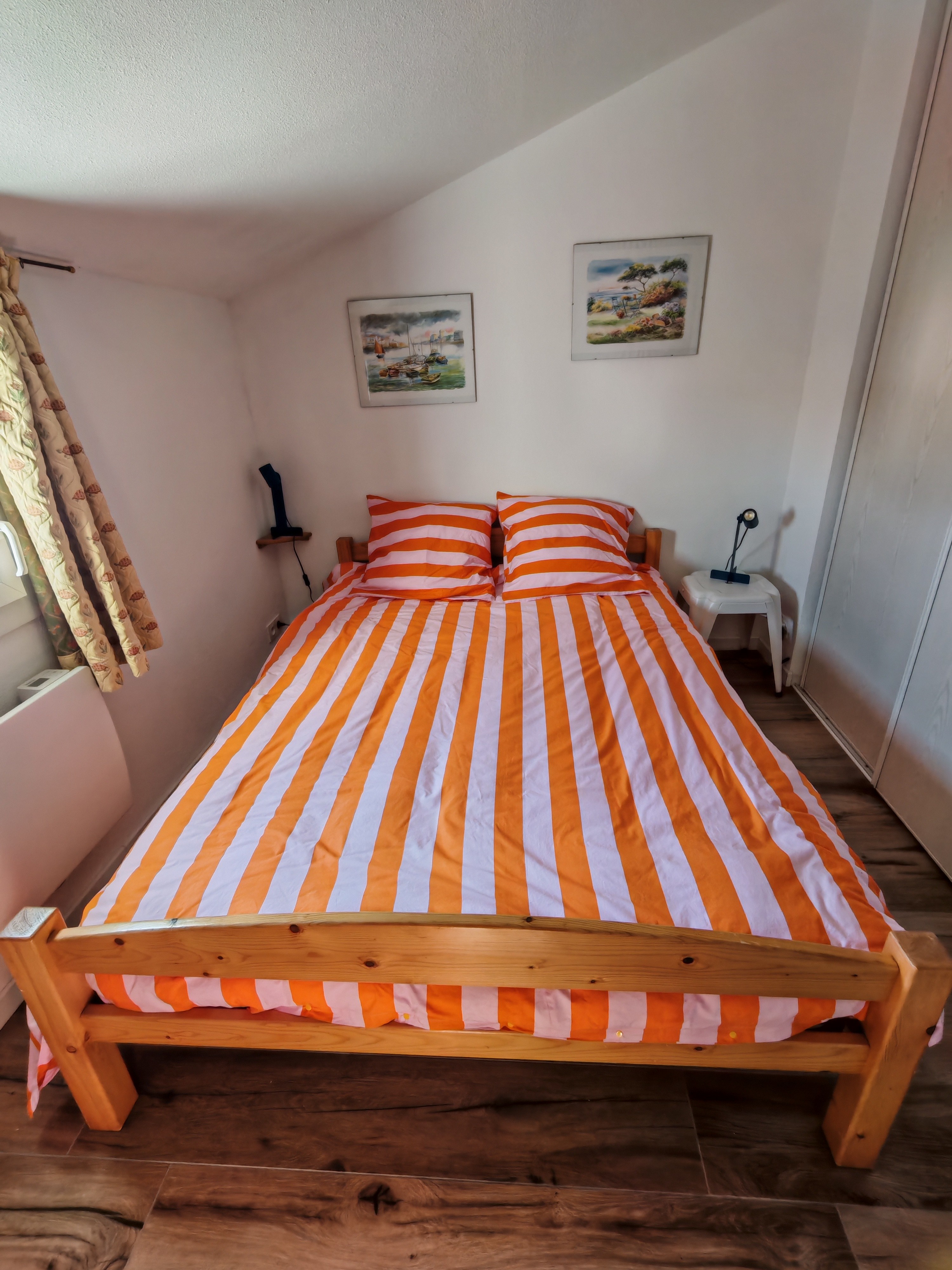 Bedroom with double bed (140cm) (2nd floor)