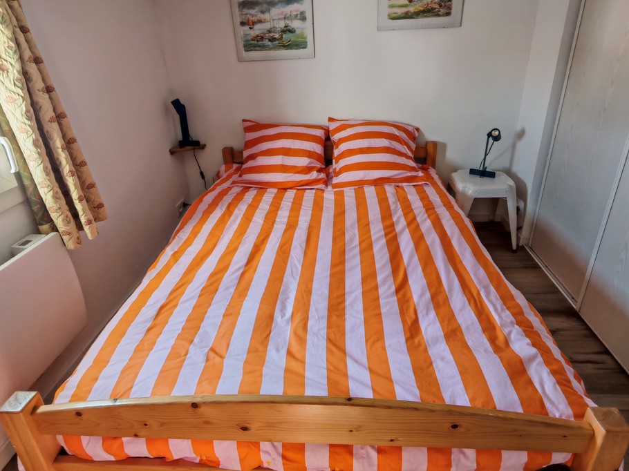 Bedroom with double bed (140cm) (2nd floor)