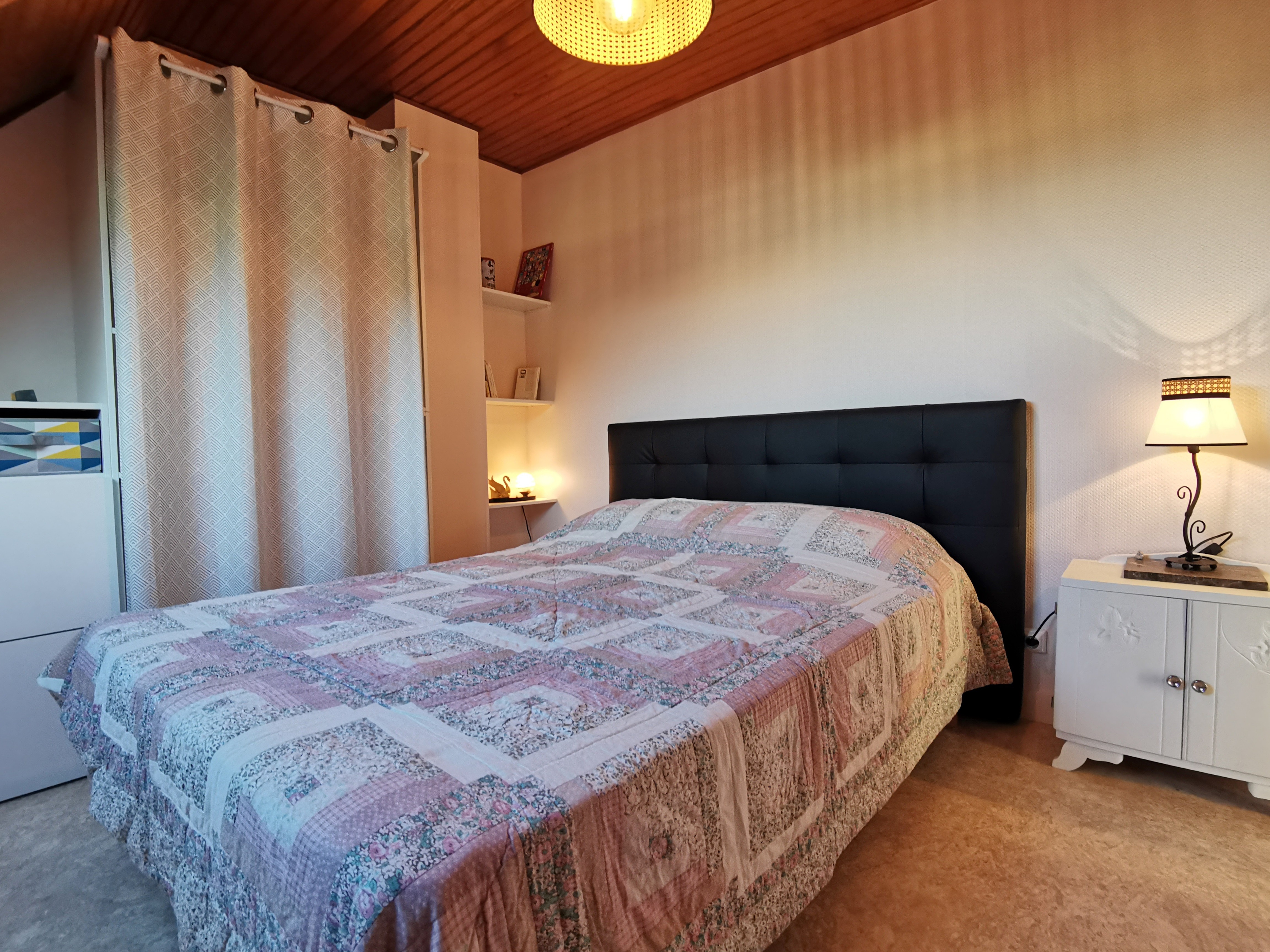 First floor: Bedroom 2 - Bed 140