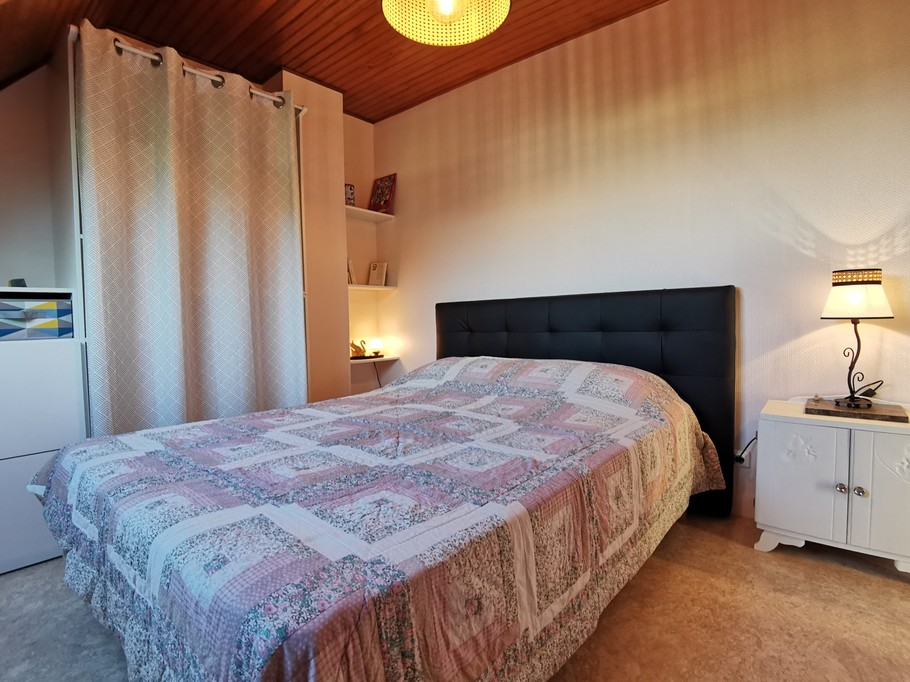 First floor: Bedroom 2 - Bed 140