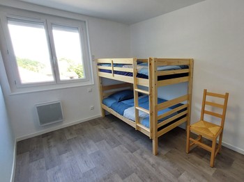 Chambre avec lits superposés du gîte Jonquille dans le Cantal