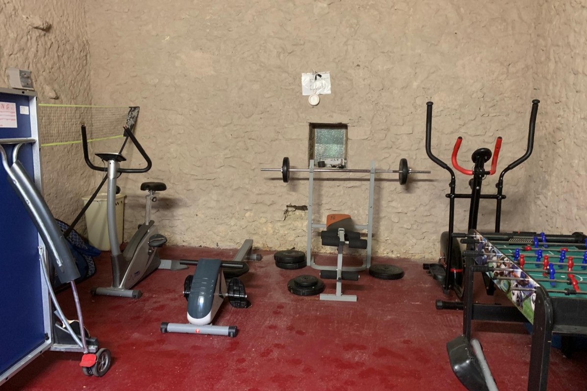 Salle de sport-fitness (pilates-yoga-gym)