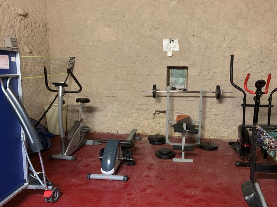 Salle de sport-fitness (pilates-yoga-gym)