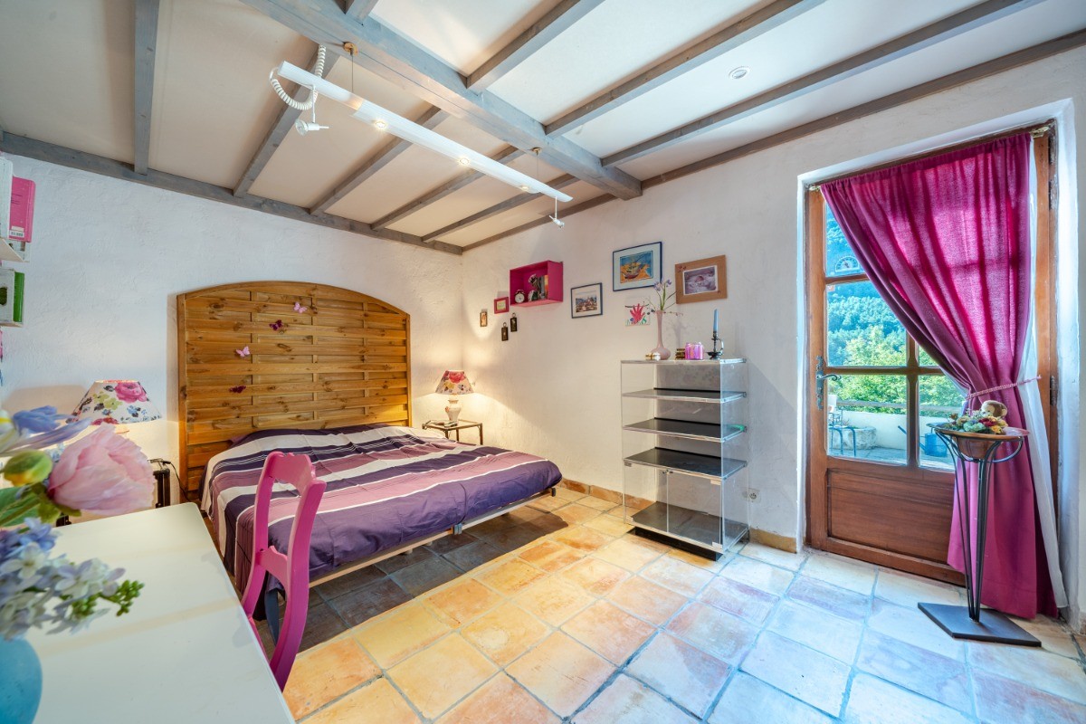 Gîte les Cougnas, première chambre spacieuse 15m2