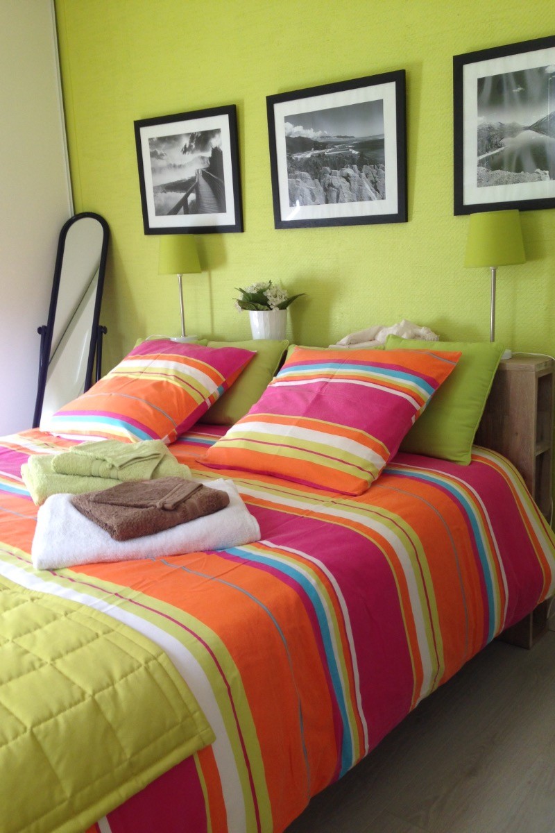 Chambre anis, lit 160, grand placard. (Option linge de maison).