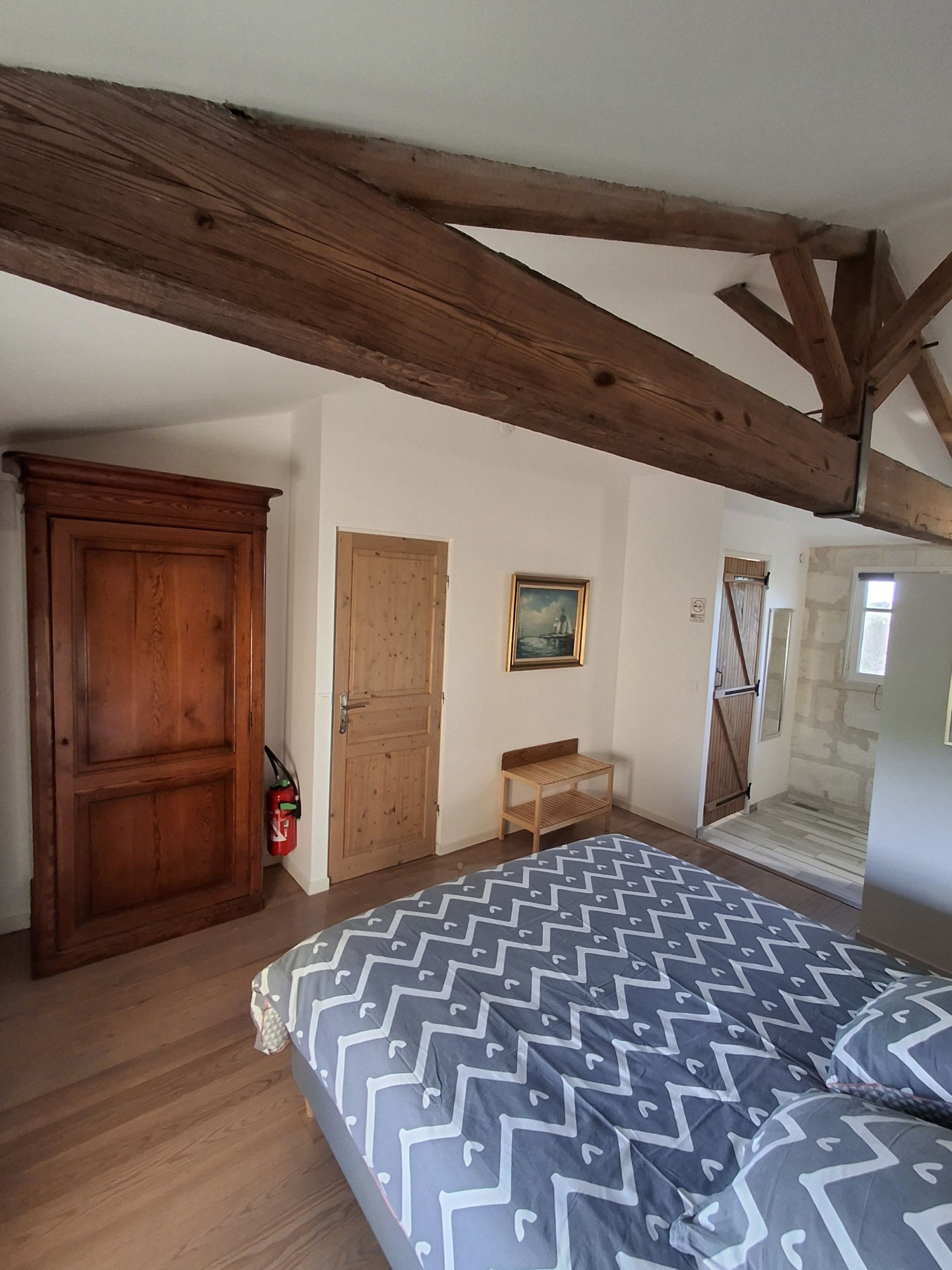Chambre suite parentale à gauche de l'escalier