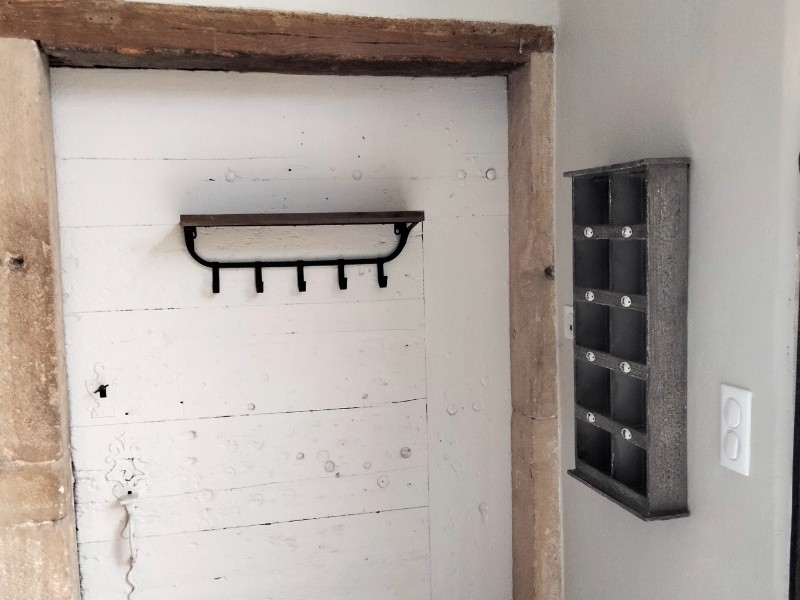 Gîte de Briante - Cuisine Séjour au RDC - porte en bois