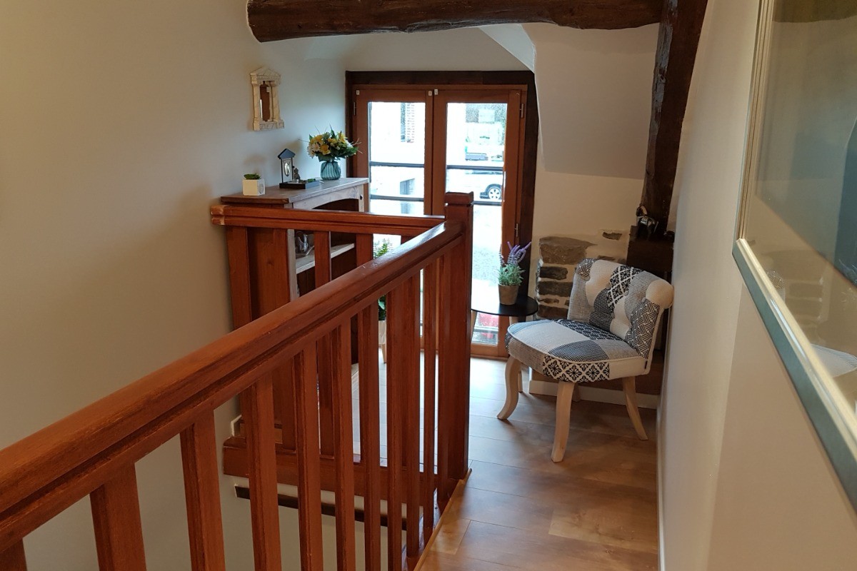 Mezzanine à l'étage avec un coin lecture