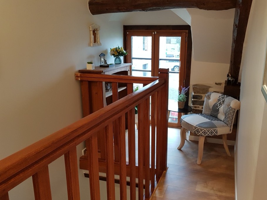 Mezzanine à l'étage avec un coin lecture