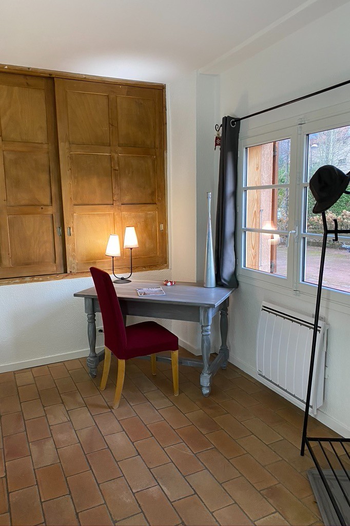 Coin Bureau dans la chambre + grand dressing
