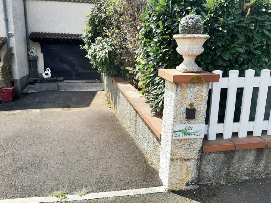 "La Petite Eau" holiday cottage in Charbonnier-les-Mines, near Issoire, Puy-de-Dôme: The entrance