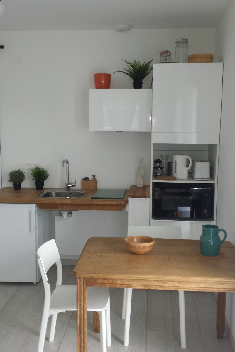 MELIKIAN, location, Paimpol, Le studio, espaces cuisine et repas